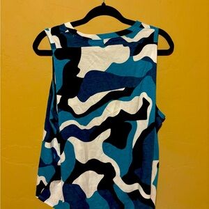 Large women’s Under Armour shirt, dark blue and aqua color.